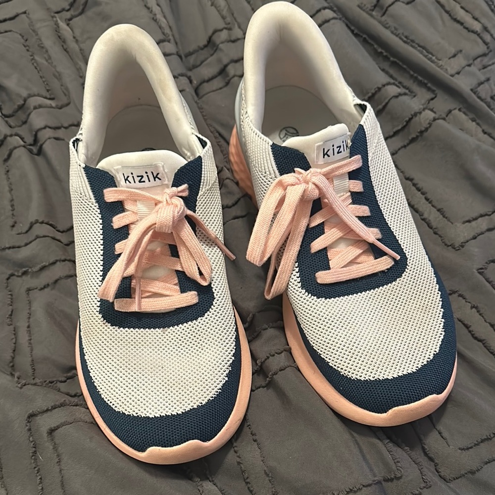 Kizik Sneakers in Navy and Pink